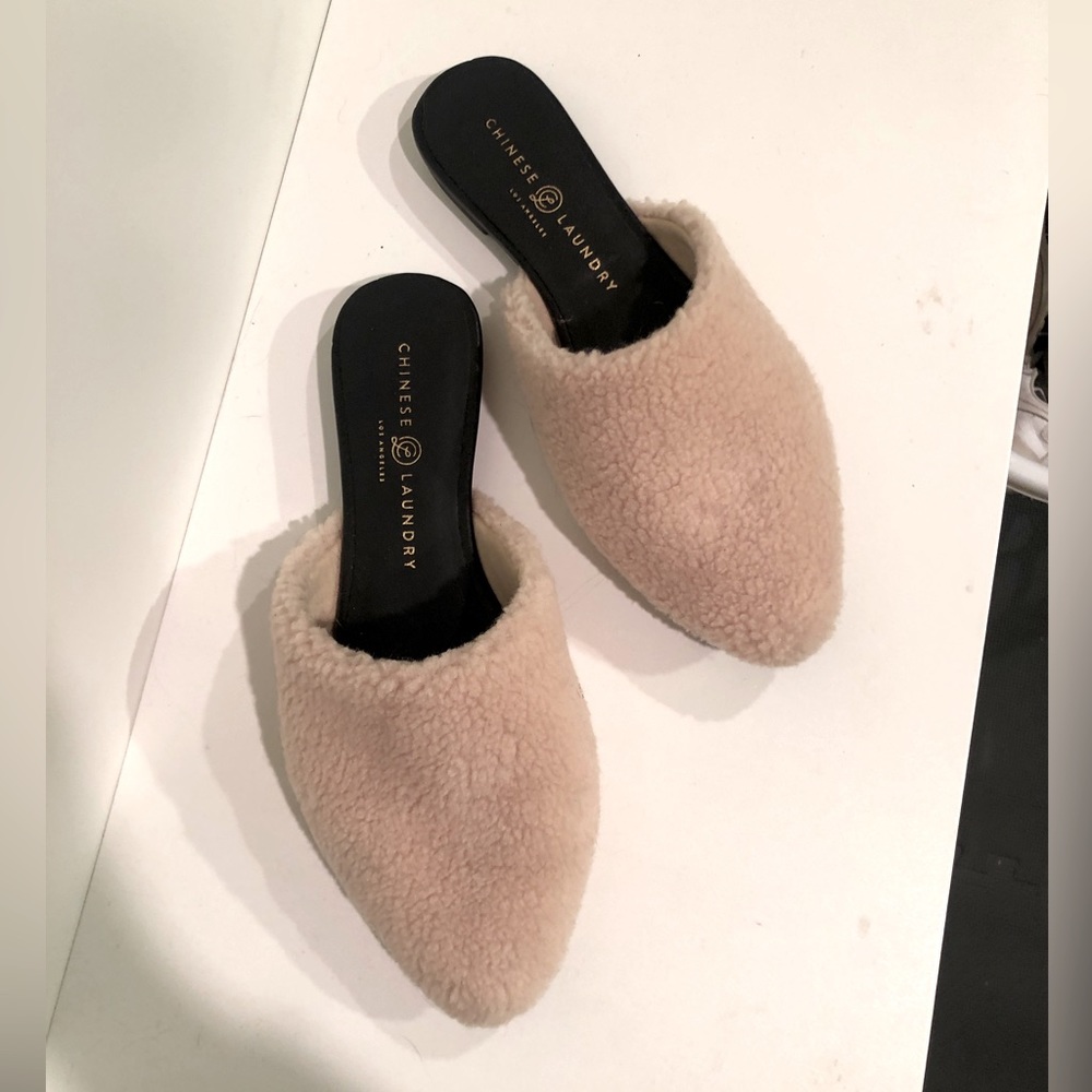 Chinese Laundry Sherpa Easton Mule in Natural / Cream Shearling